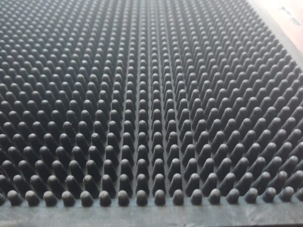 Tapete Felgom (SKU HTFZE603NF60X42- HTFZE603NF80X60)